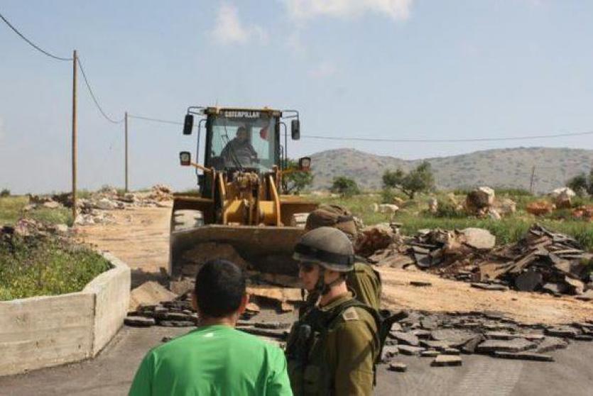  الاحتلال يمنع شق طريق في زواتا ويستولي على جرافة- ارشيفية