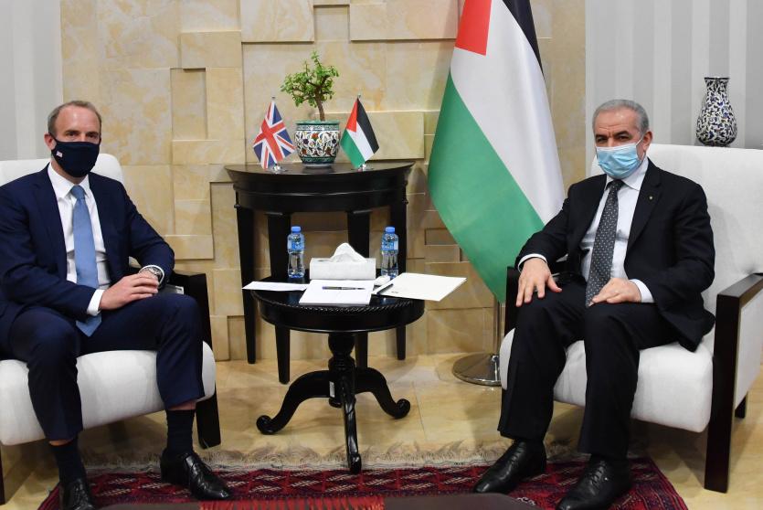 رئيس الوزراء محمد اشتية ووزير الخارجية البريطاني