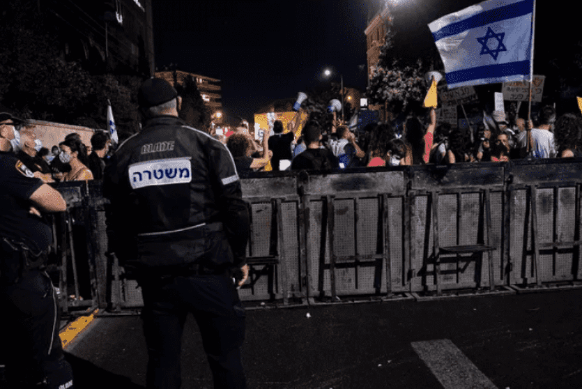 الآلاف يجددون التظاهر ضد نتنياهو في جميع أنحاء إسرائيل