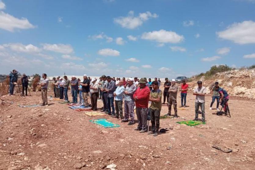 اداء صلاة الجمعة  في منطقة الجبل 