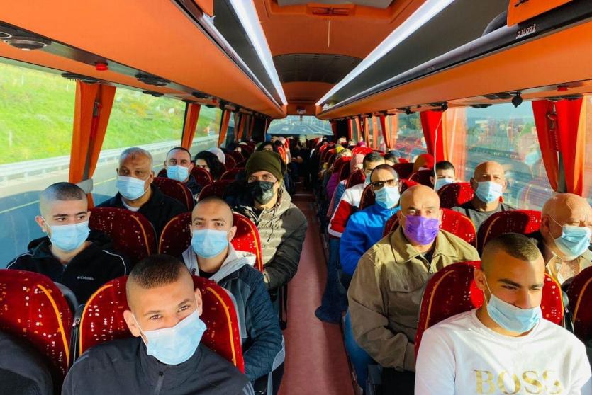 توافد المواطنين إلى الأقصى لأداء صلاة الجمعة