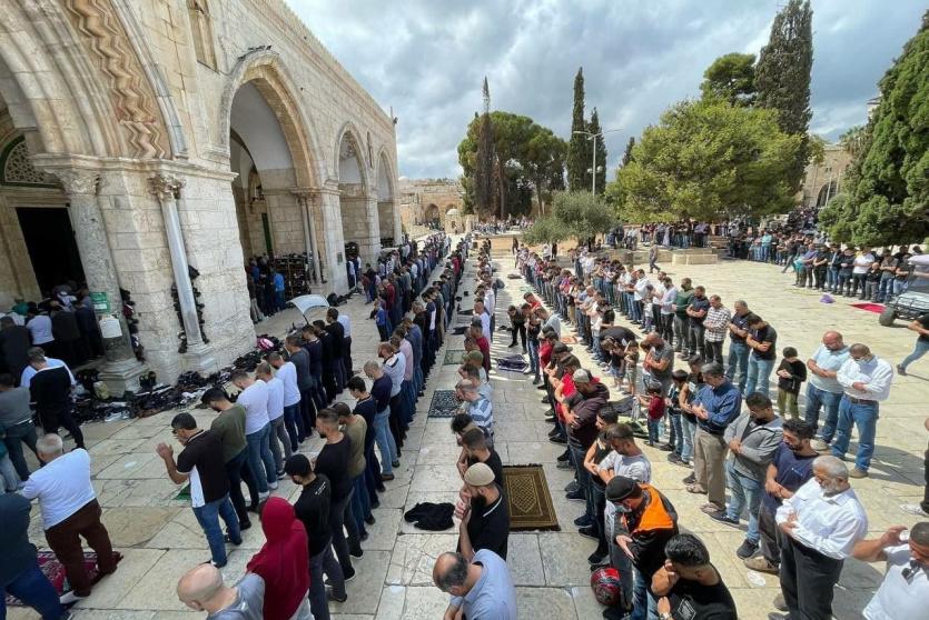 صلاة الجمعة في باحات المسجد الأقصى المبارك