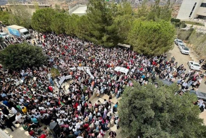 وقفة طلابية حاشدة في جامعة بيرزيت