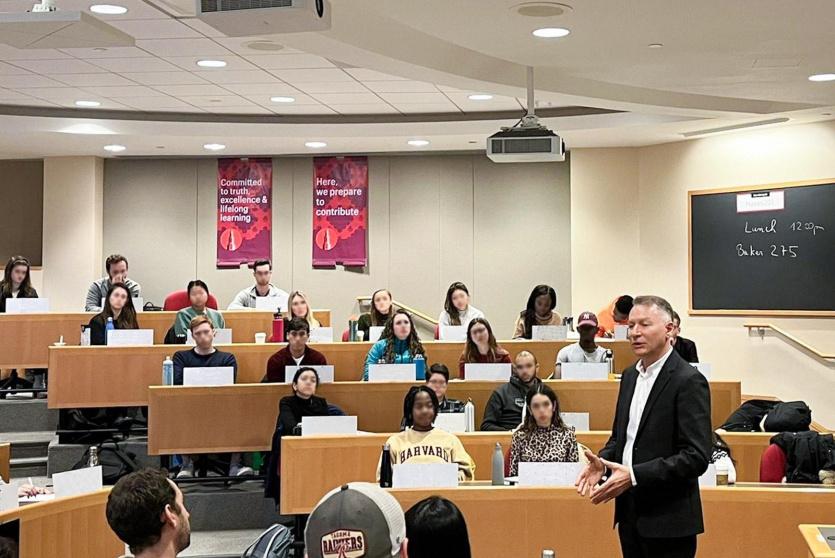مؤسس مدينة روابي بشار مصري يشارك في محاضرات برنامج ماجستير إدارة الأعمال (MBA) في جامعة هارفارد 