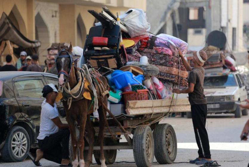 مواطنون ينزحون قسرا في غزة