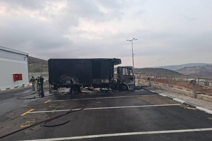 آثار عدوان المستوطنين على مستودعات شركة الجنيدي للالبان 