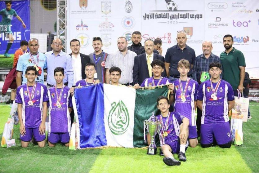 خلال تسليم جوائز الدوري