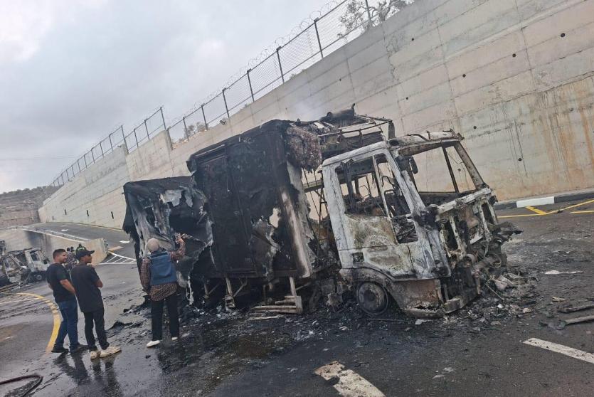 آثار عدوان المستوطنين على مستودعات شركة الجنيدي للالبان 