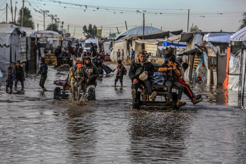 غزة تغرق جراء الأمطار الغزيرة 