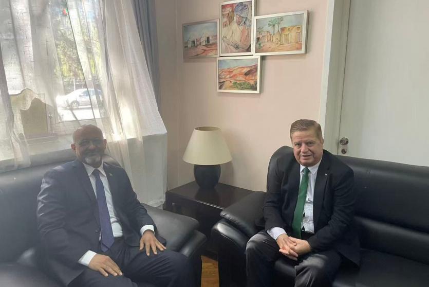 السفير جواد عواد يلتقي السفير الموريتاني لدى بكين