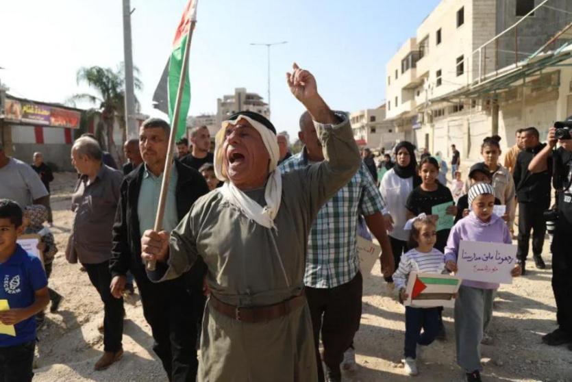 إصابة طفلة في نور شمس وتلويح إسرائيلي بتوسيع الهجوم… وعمليات مصادرة أرض تتصاعد في الضفة