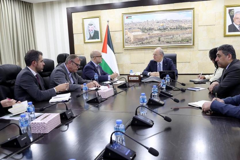 خلال الاجتماع 