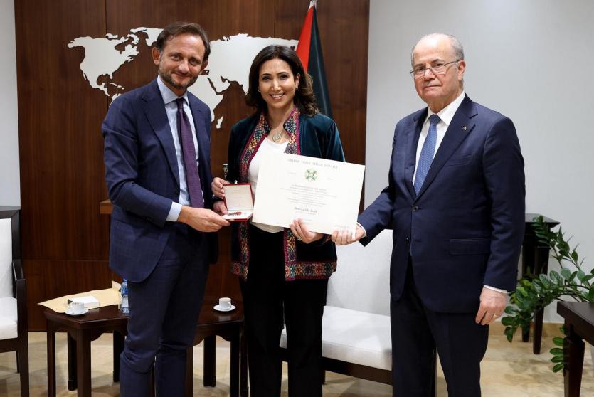 د. علا عوض تتقلد وسام نجمة إيطاليا الكبرى