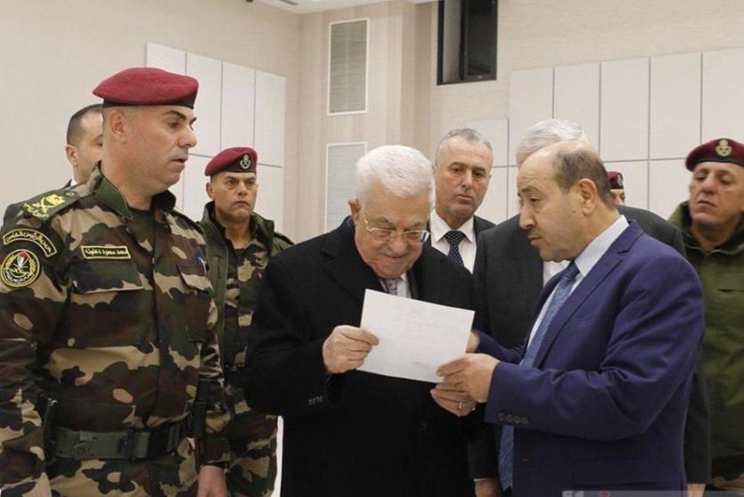 الرئيس عباس يتفقد قاعة الانتخابات المركزية لحركة الشبيبة الفتحاوية