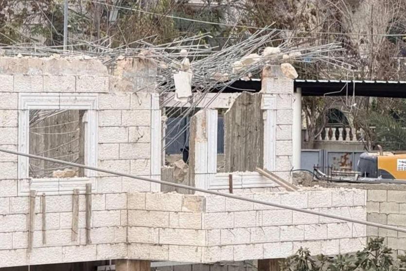 الاحتلال يجبر مواطنا على هدم منزله في ضاحية السلام شرق القدس