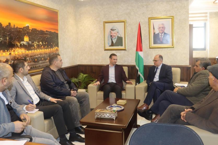 خلال الاجتماع