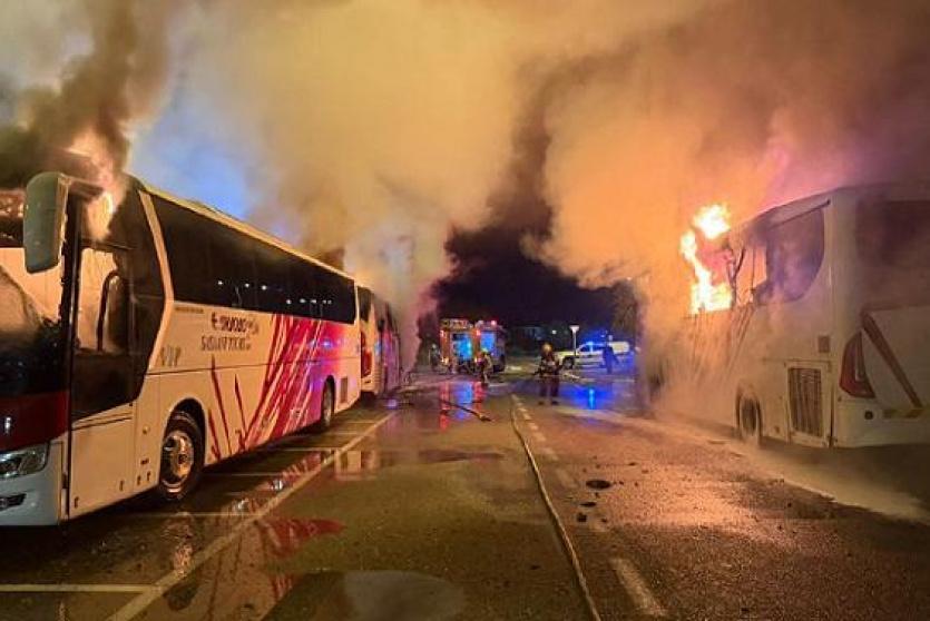 من مكان احتراق الحافلات