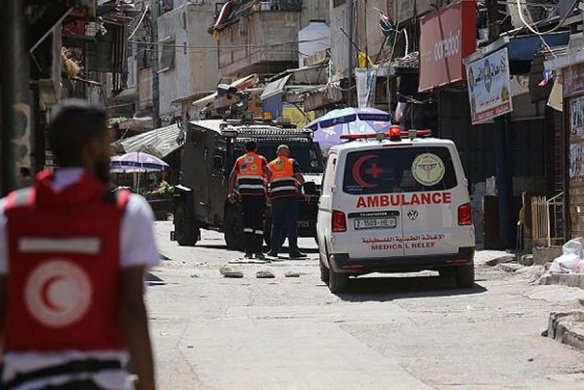 شهيد وإصابات خطيرة إثر إطلاق قوات الاحتلال النار على مركبة جنوب نابلس