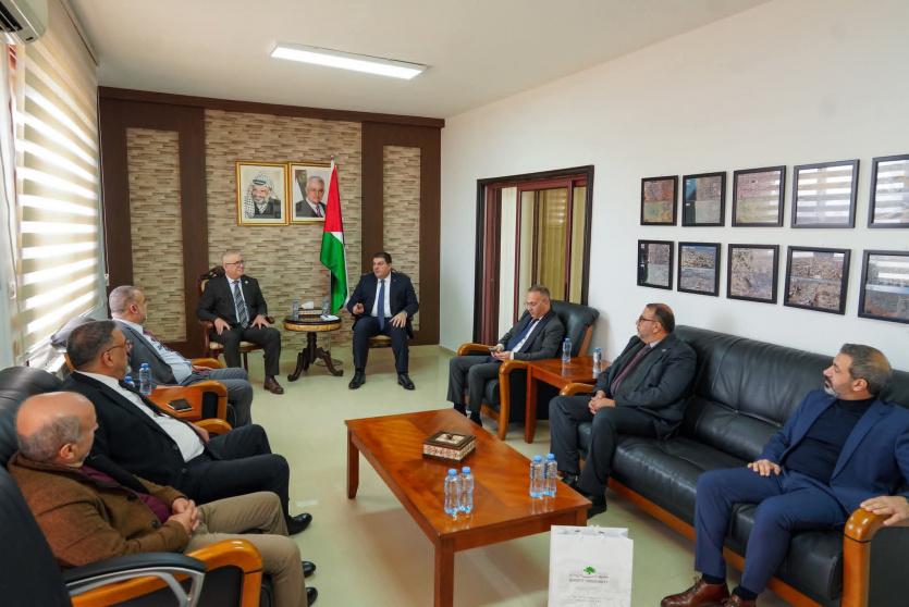 وزير النقل والمواصلات يلتقي وفدا من جامعة بيرزيت برئاسة د. طلال شهوان 