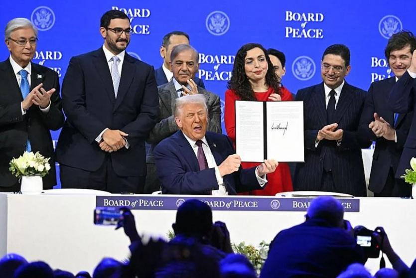 ترامب خلال التوقيع على ميثاق مجلس السلام