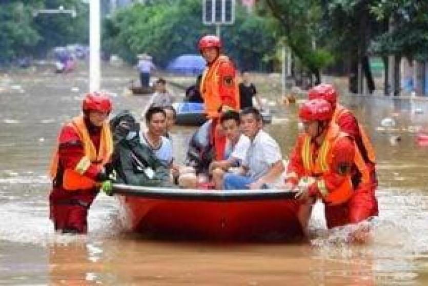 17 قتيلا وعشرات المفقودين بسبب الأمطار الغزيرة في إندونيسيا 