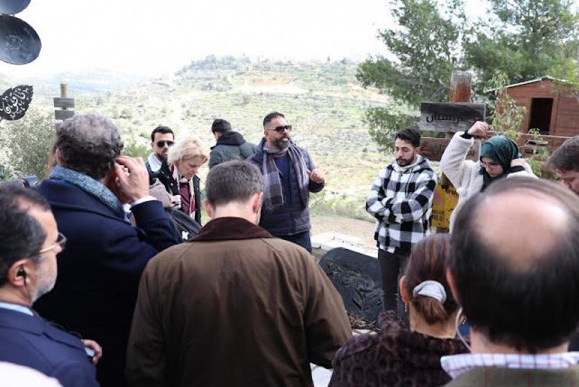 خلال الزيارة