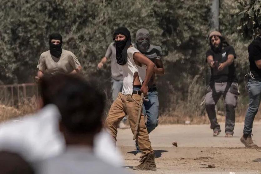 اعتداءات المستعمرين تجبر 15 أسرة على الرحيل من مساكنها في الديوك التحتا غرب أريحا