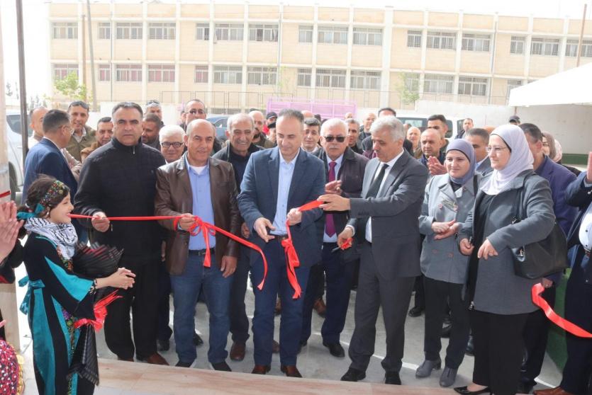 خلال افتتاح المشاريه بالخليل