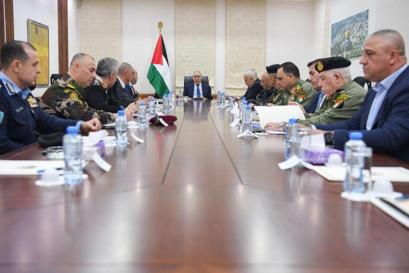 الشيخ يعقد اجتماعا أمنيا بحضور رئيس الوزراء وكبار المسؤولين لبحث المستجدات السياسية والأمنية