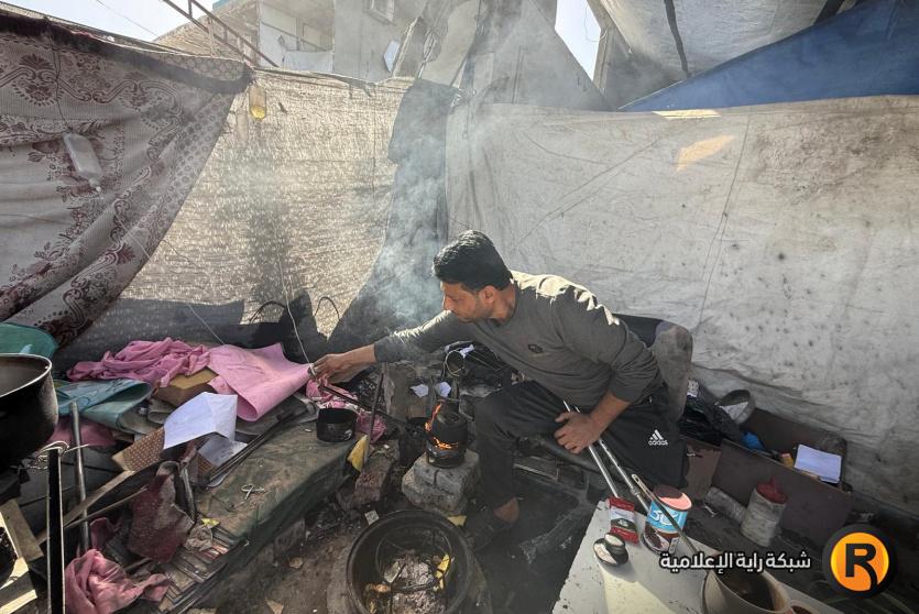 خاص | من موقدٍ بديل إلى حديقةٍ صغيرة… نصير يحوّل البتر إلى حياة في خيمة النزوح