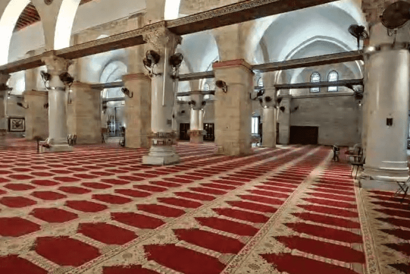 الأقصى خالٍ من المصلين.. الاحتلال يواصل إغلاق المسجد ويمنع صلاة التراويح