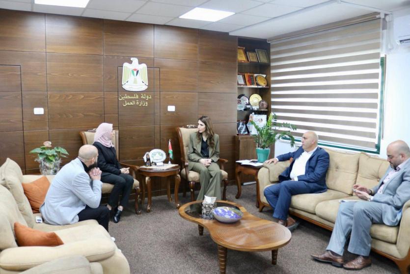 د. ولاء بطاط تبحث مع وزيرة العمل سبل الشراكة في منتدى فلسطين الاقتصادي