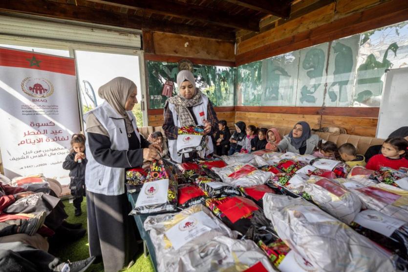 وكالة بيت مال القدس توزع كسوة العيد وتمنح هدايا للأطفال في قرى القدس