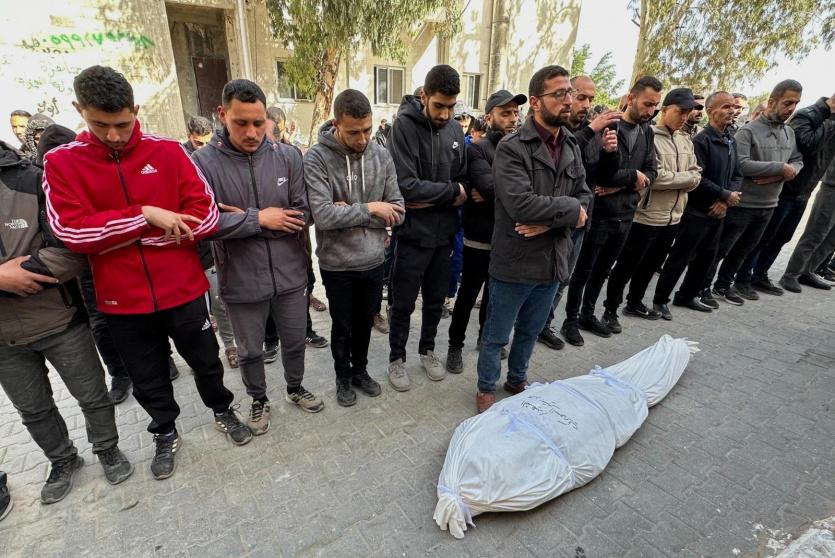 شهيد ومصابون جراء قصف الاحتلال مجموعة من المواطنين في مدينة غزة