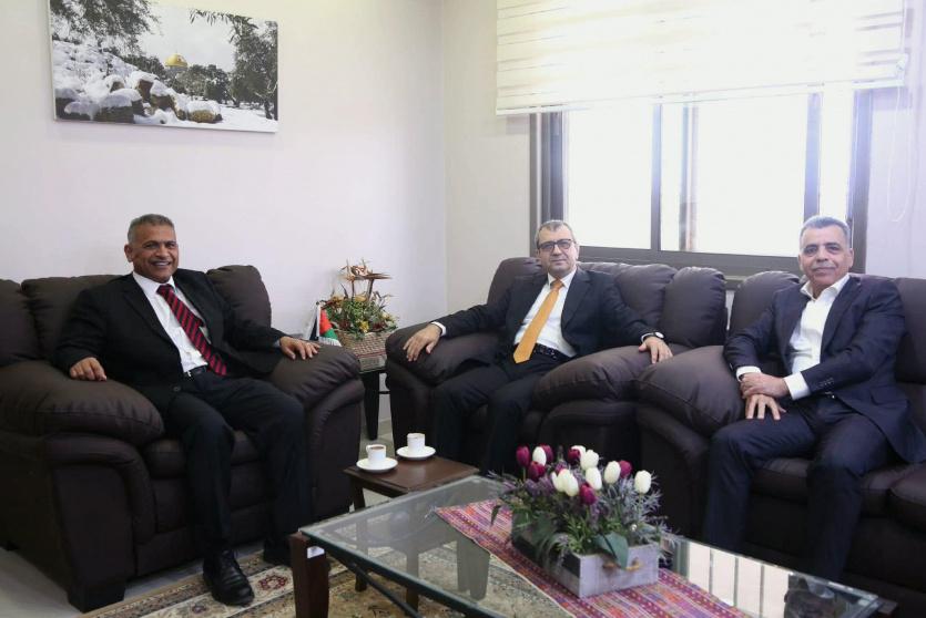 سمحان يبحث مع جهاز الإحصاء ووزارة المالية والتخطيط تعزيز التعاون في القضايا المشتركة