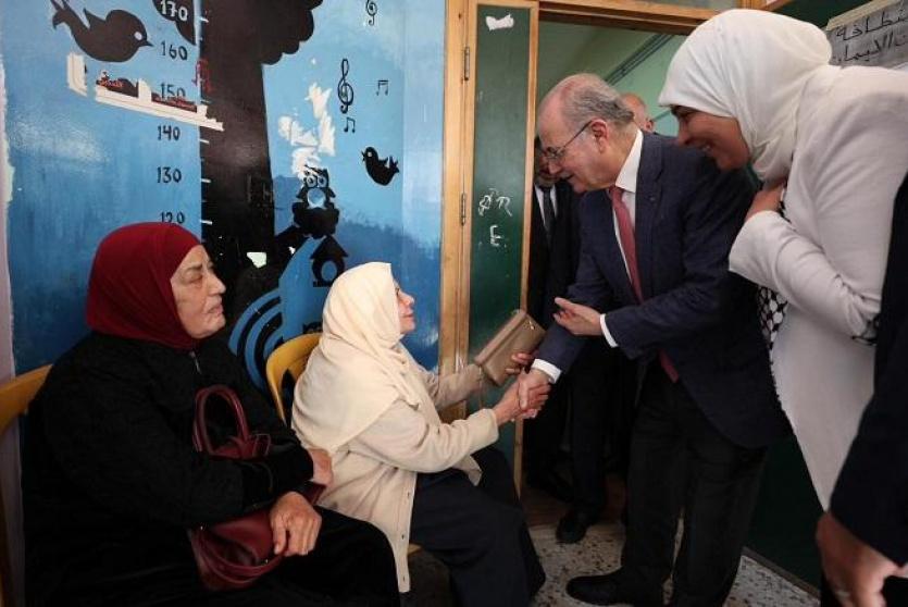 تفقد مركزي اقتراع في البيرة وبيرزيت... مصطفى يشيد بسير العملية الانتخابية وجهود الطواقم التي تشرف عليها