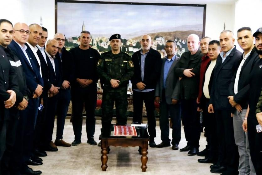 اللواء العبد إبراهيم خليل يبحث تعزيز السلم الأهلي مع وفد من الأسرى المحررين وكبار الضباط