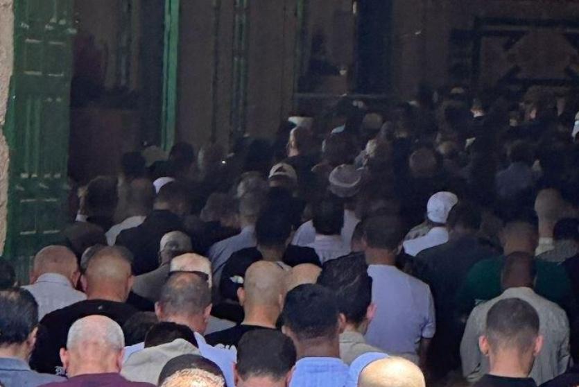 عشرات الآلاف يؤدون الجمعة في المسجد الأقصى