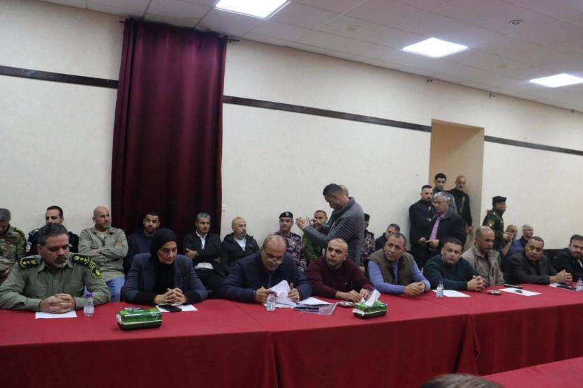 وزير الداخلية يتفقد محافظة جنين ويلتقي المحافظ ويعقد اجتماعاً موسعاً